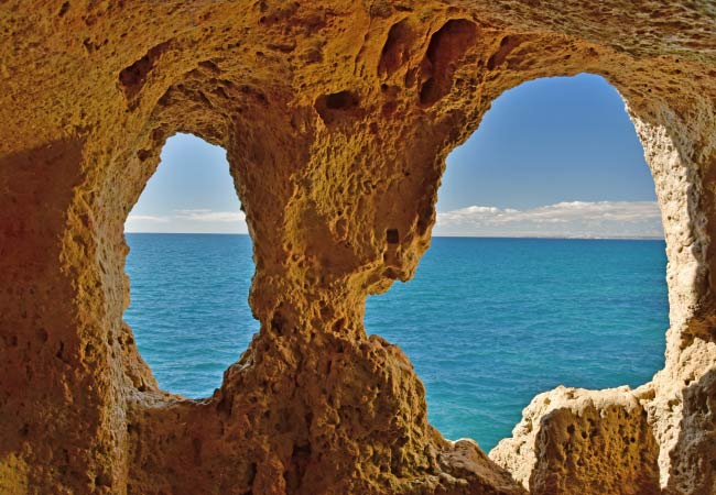 Vista dalla Grotta della Bambola a Carvoeiro