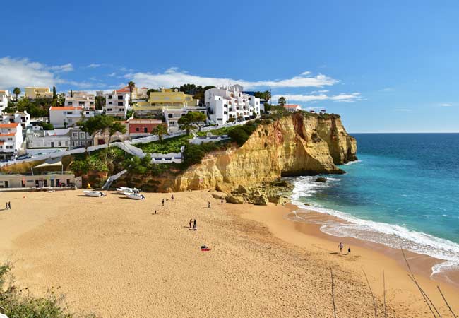 Il villaggio di Carvoeiro con la sua spiaggia