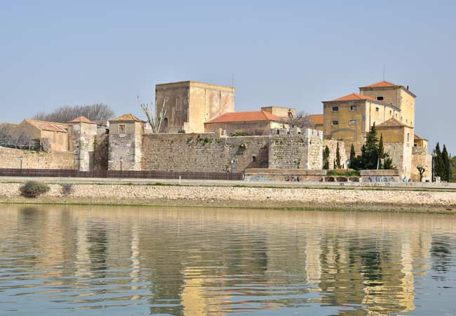 Vista della cattedrale e di Faro