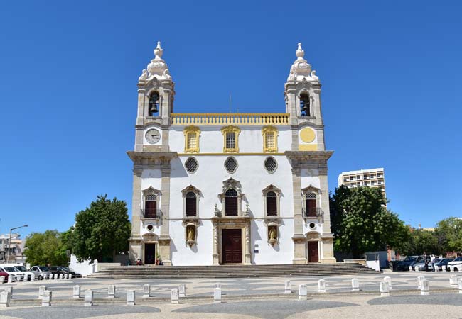 L'Igreja do Carmo à Faro