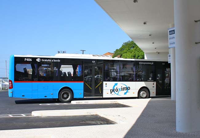 Autobus numero 16 alla stazione degli autobus di Proximo